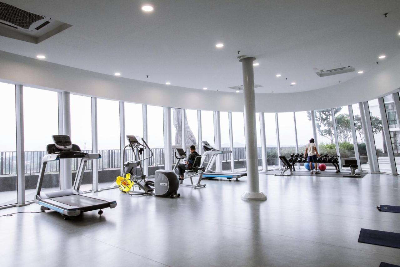 Sinar Rasa Homestay At I-Soho, I-City Σαχ Αλάμ Εξωτερικό φωτογραφία The gym at the 101 building