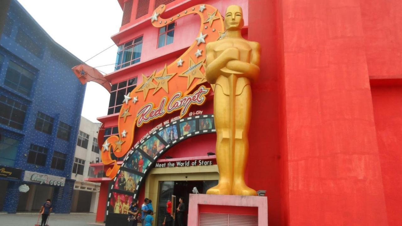 Sinar Rasa Homestay At I-Soho, I-City Σαχ Αλάμ Εξωτερικό φωτογραφία The entrance of the wax museum