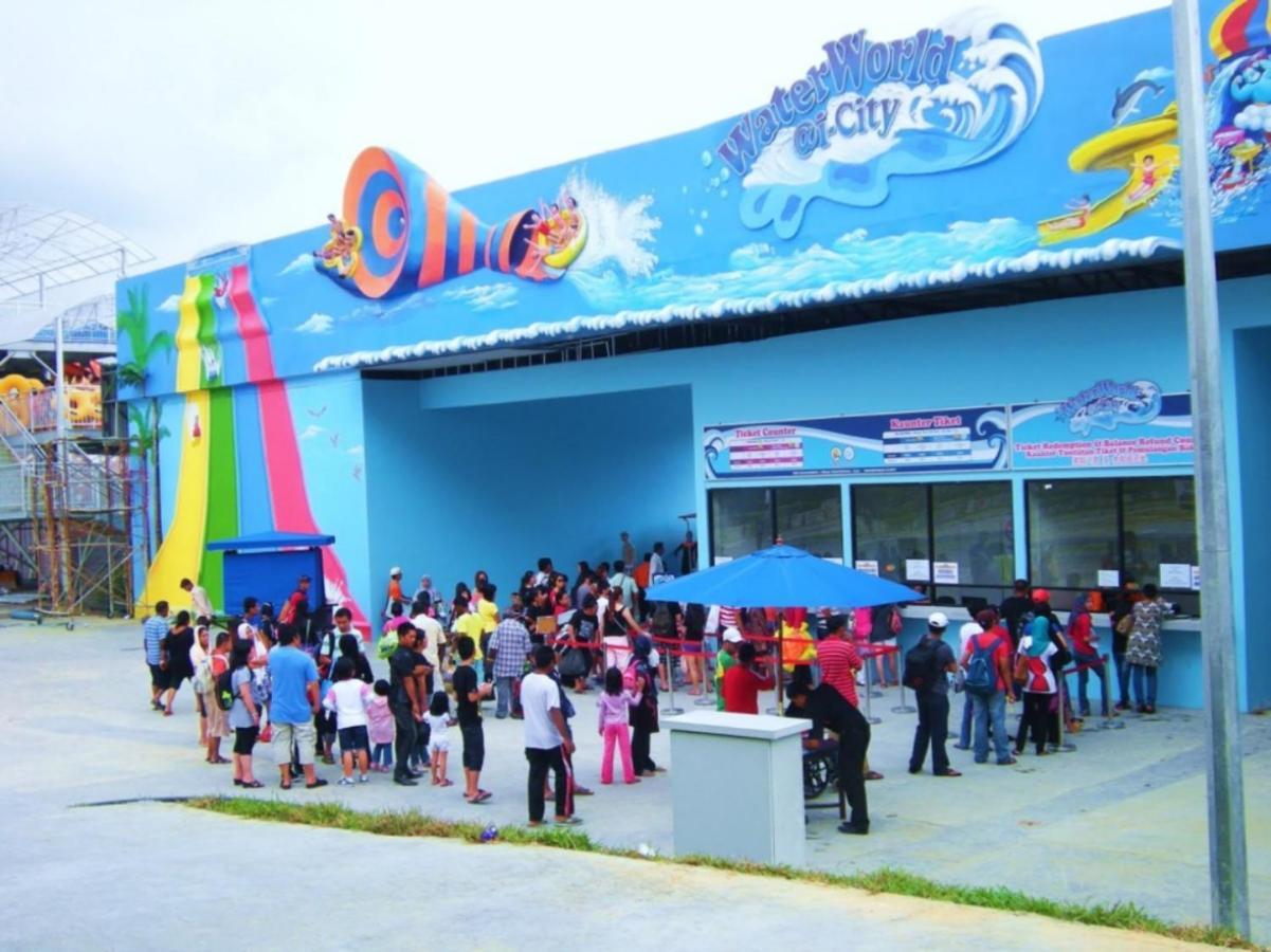 Sinar Rasa Homestay At I-Soho, I-City Σαχ Αλάμ Εξωτερικό φωτογραφία Splash Island Waterpark