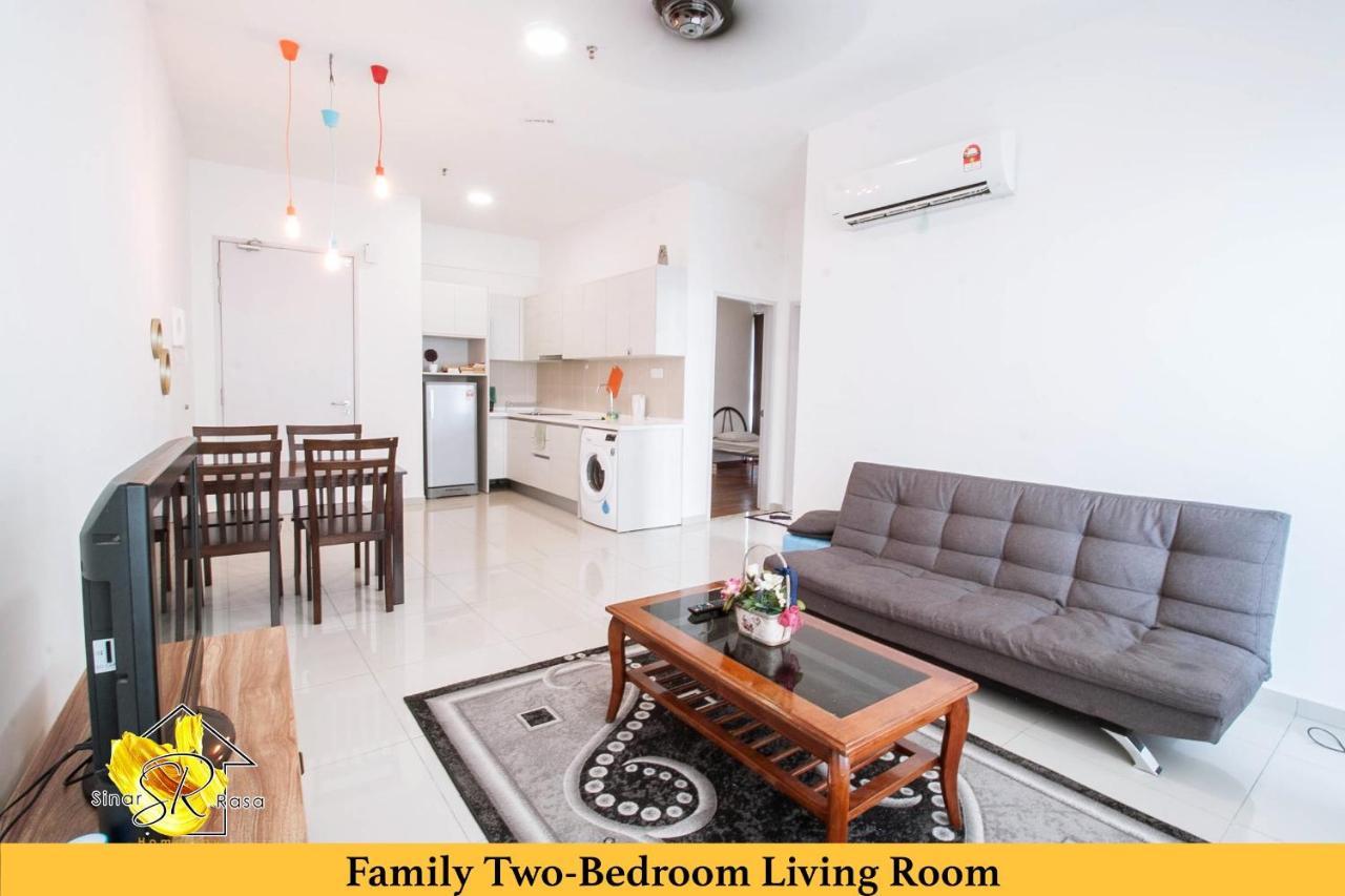 Sinar Rasa Homestay At I-Soho, I-City Σαχ Αλάμ Εξωτερικό φωτογραφία Family Two-Bedroom Living Room